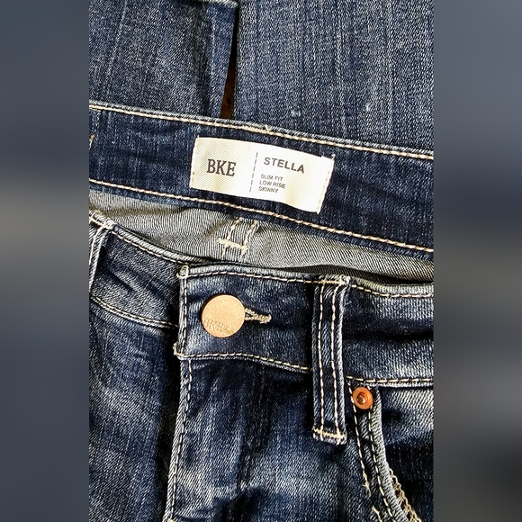 BKE Stella - Slim Fit, Low Rise, Skinny. Size 26 x 31 1/2 - Like New! - Picture 2 of 6